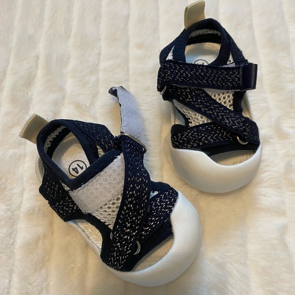 GENTLY USED 17 PIECE SUMMER/VACA BABY BUNDLE - Picture 3 of 9